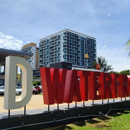 D'Wharf Hotel & Serviced Residence Порт-Диксон Экстерьер фото