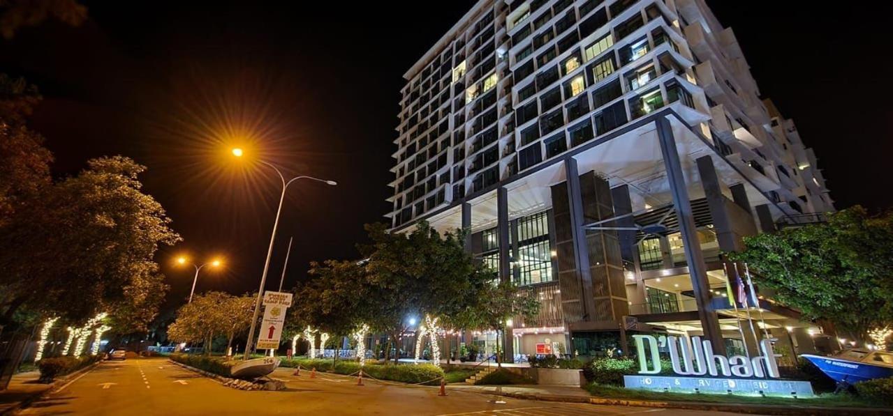 D'Wharf Hotel & Serviced Residence Порт-Диксон Экстерьер фото