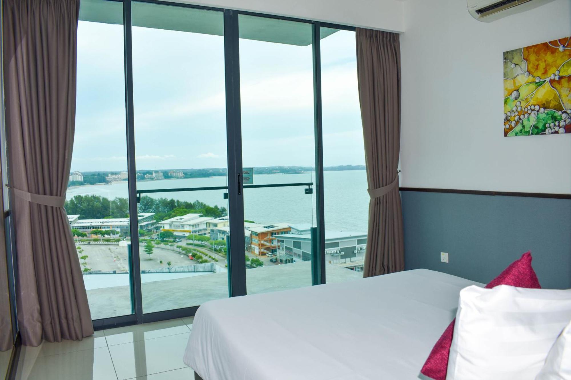 D'Wharf Hotel & Serviced Residence Порт-Диксон Экстерьер фото