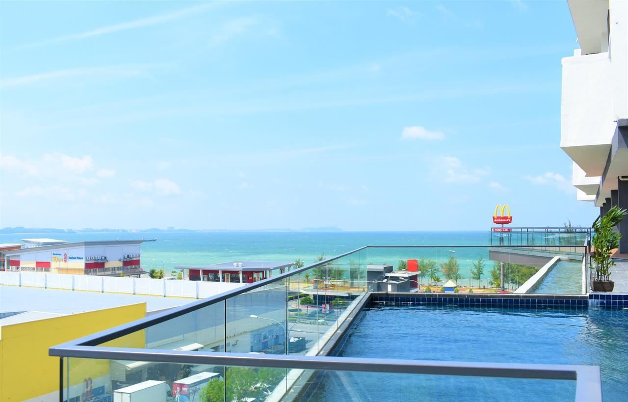 D'Wharf Hotel & Serviced Residence Порт-Диксон Экстерьер фото
