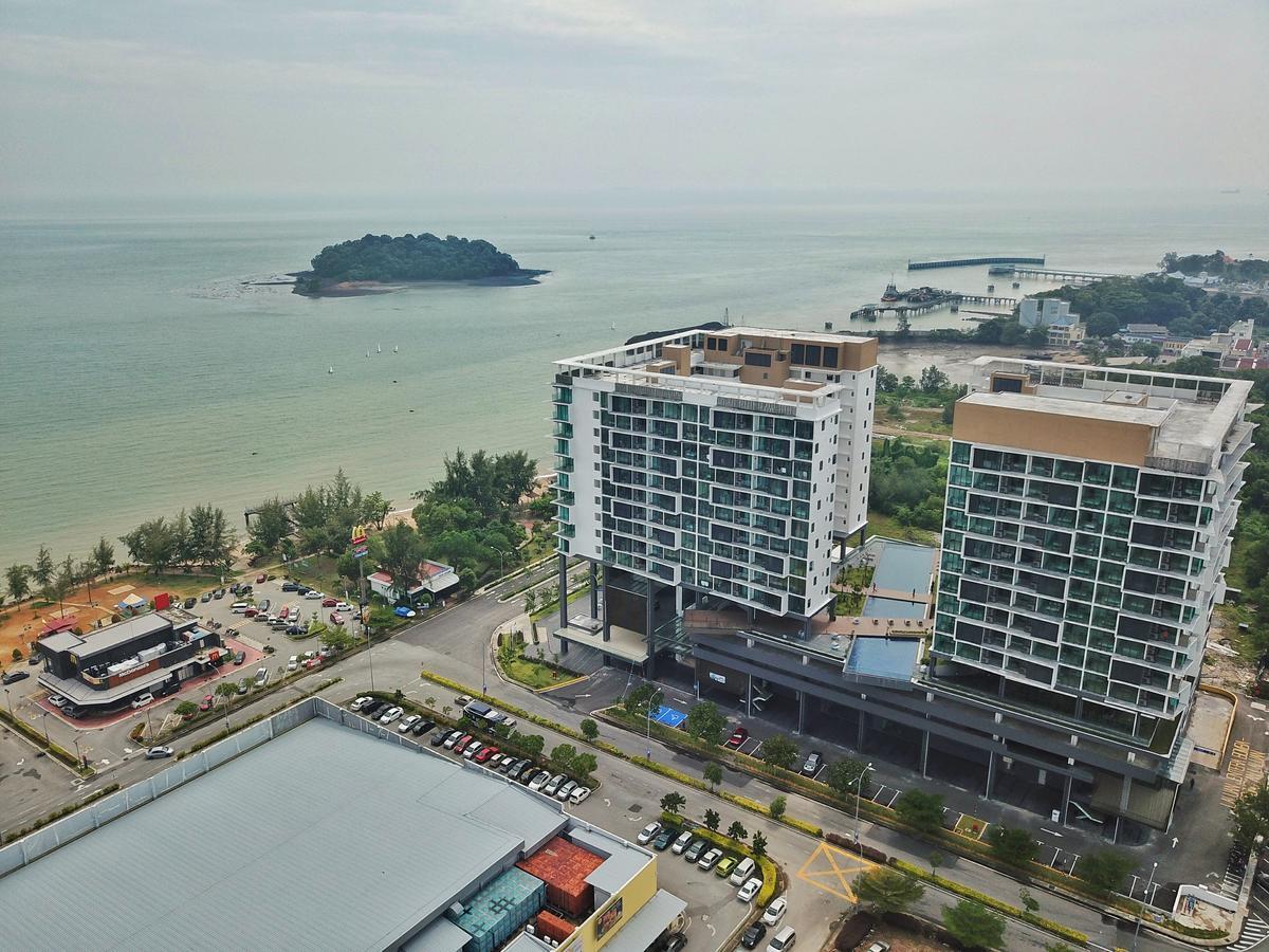 D'Wharf Hotel & Serviced Residence Порт-Диксон Экстерьер фото