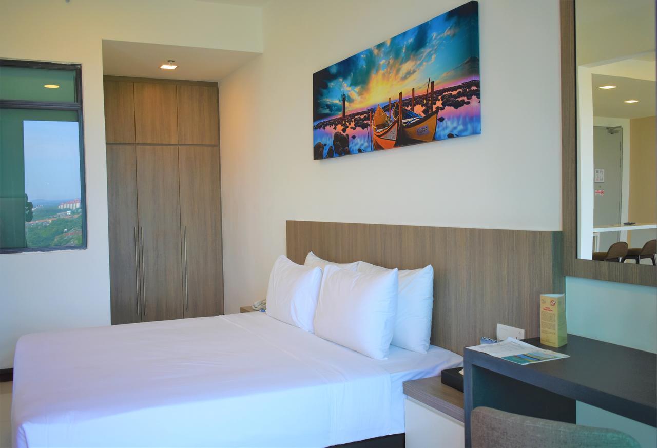 D'Wharf Hotel & Serviced Residence Порт-Диксон Экстерьер фото