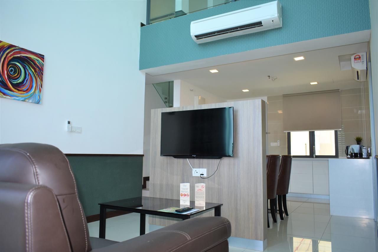 D'Wharf Hotel & Serviced Residence Порт-Диксон Экстерьер фото
